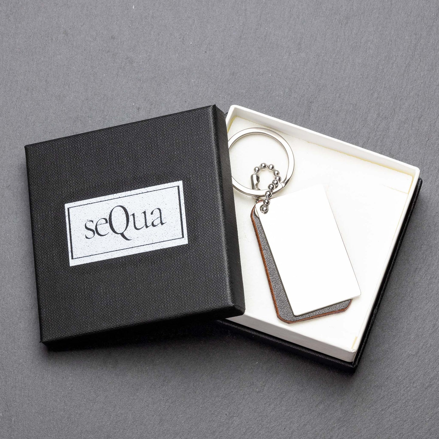 Dark Brown Keyring: The Pinnacle of Chocolate Brown Leather Craftsmanship - seQua.Shop