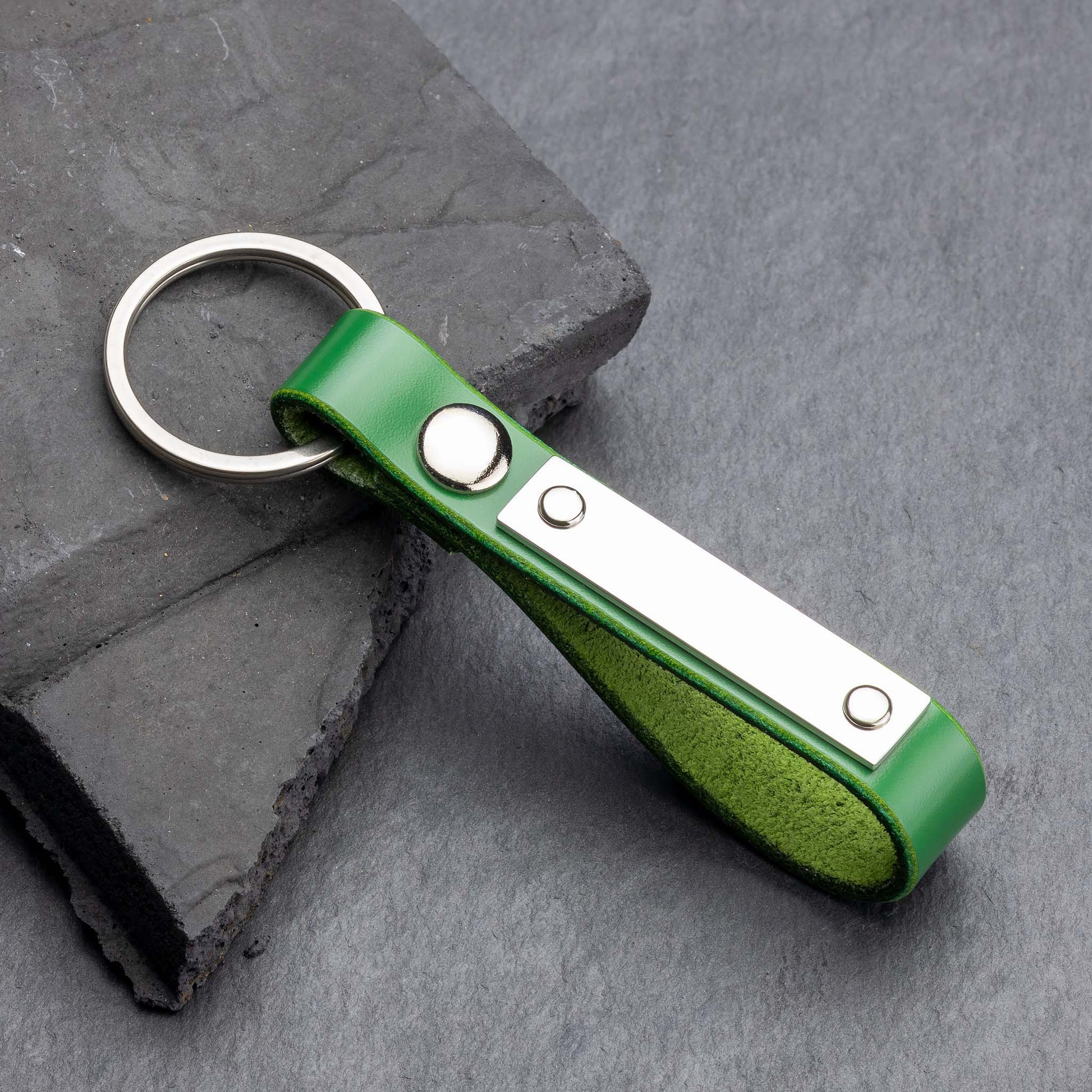 Saftig Grüner Leder Schlüsselanhänger- seQua.Shop