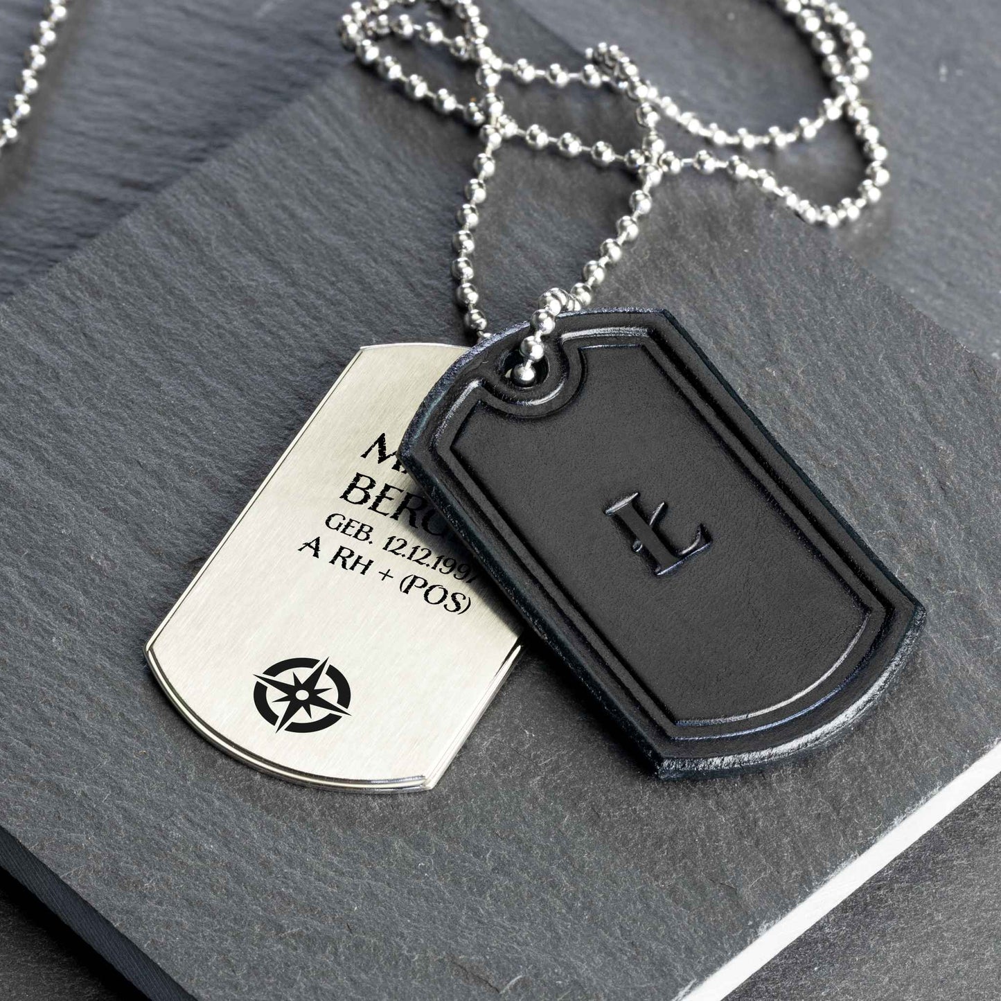 Exklusiver Titan Anhänger mit personalisiertem Lederanhänger- seQua.Shop