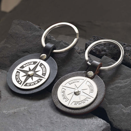 Personalisierter Schlüsselanhänger mit 3D Kompass Gravur: Das perfekte Geschenk für Reisende - seQua.Shop