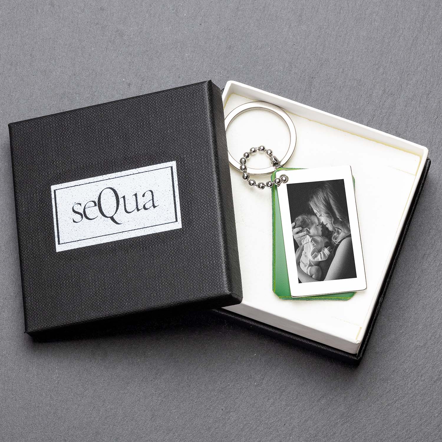 Personalised Photo and Engraving Keyring in Green Leather - seQua.Shop