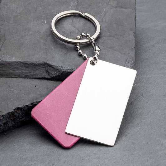 Personalisierter Schlüsselanhänger aus Pink Leder mit Ihrer persönlichen Gravur - seQua.Shop