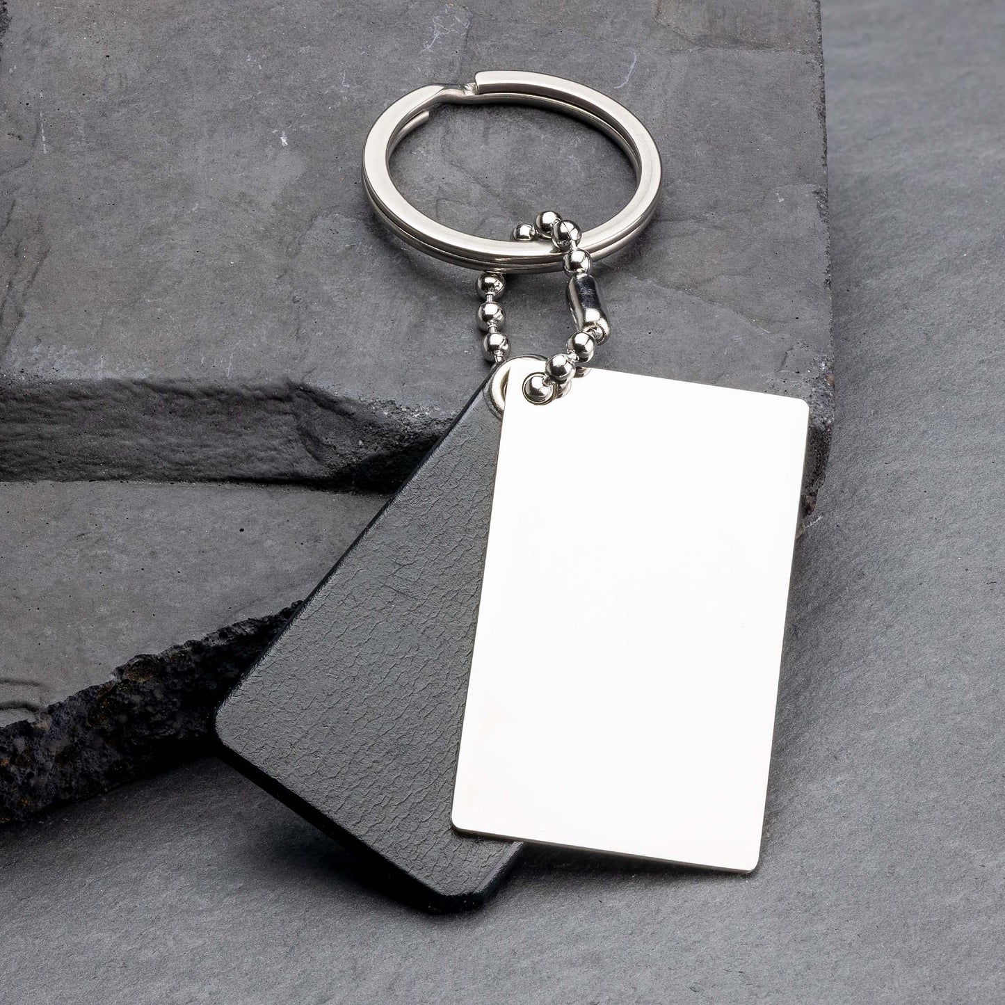 Schwarz Leder Personalisierter Schlüsselanhänger mit Gravur - seQua.Shop