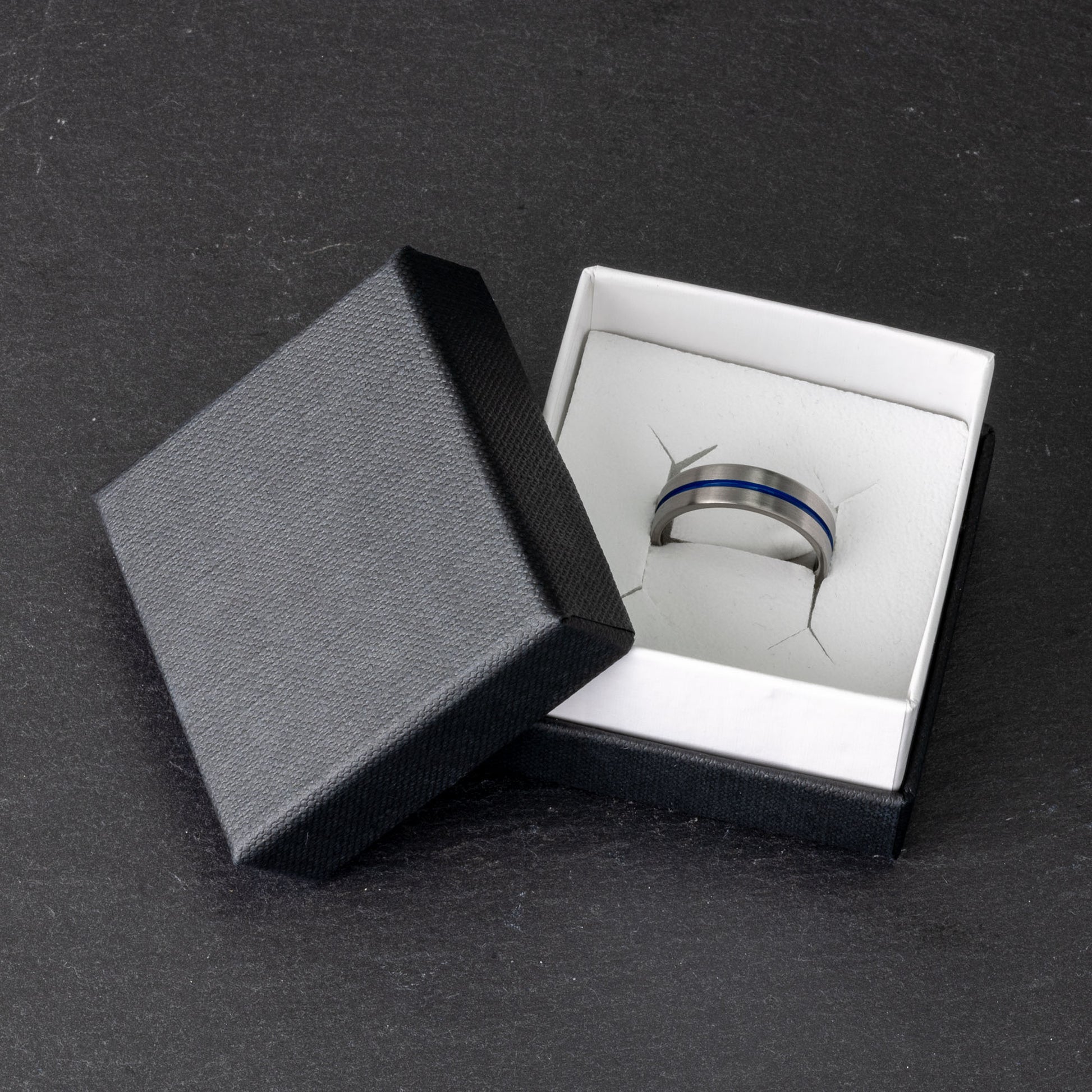 Titanium Ring for Men: A Unique Blend of Elegance and Colorful Extravagance - seQua.Shop