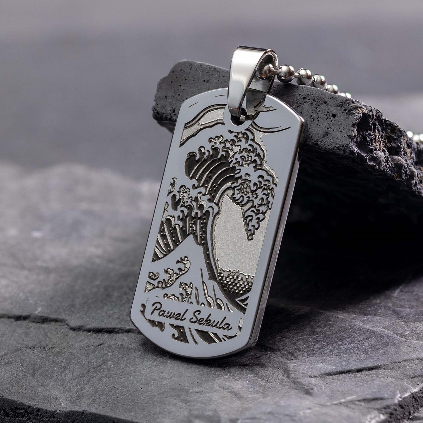 Entfesseln Sie die Kraft des Ozeans mit dem Tsunami-Anhänger: Ein perfektes Geschenk für Bootslebhaber- seQua.Shop