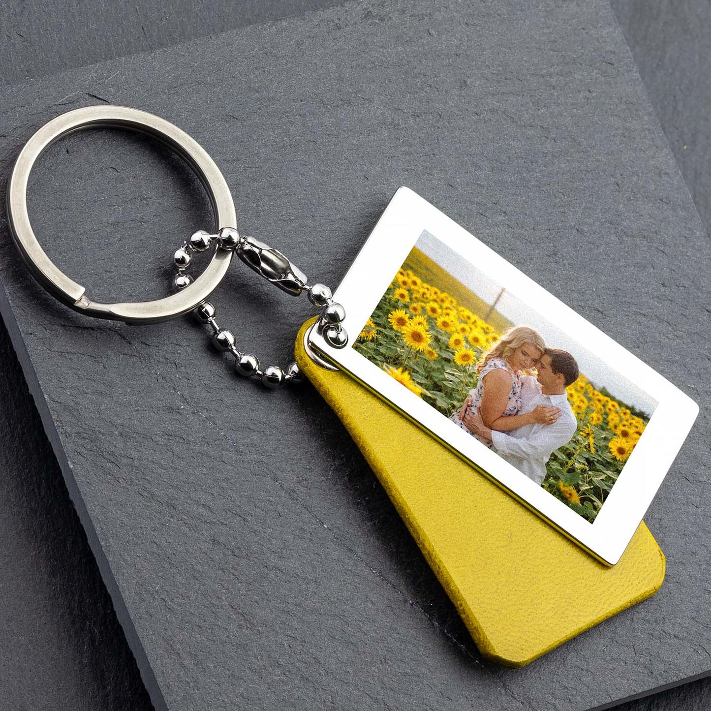 Gelber Leder Schlüsselanhänger mit Foto und Gravur - seQua.Shop